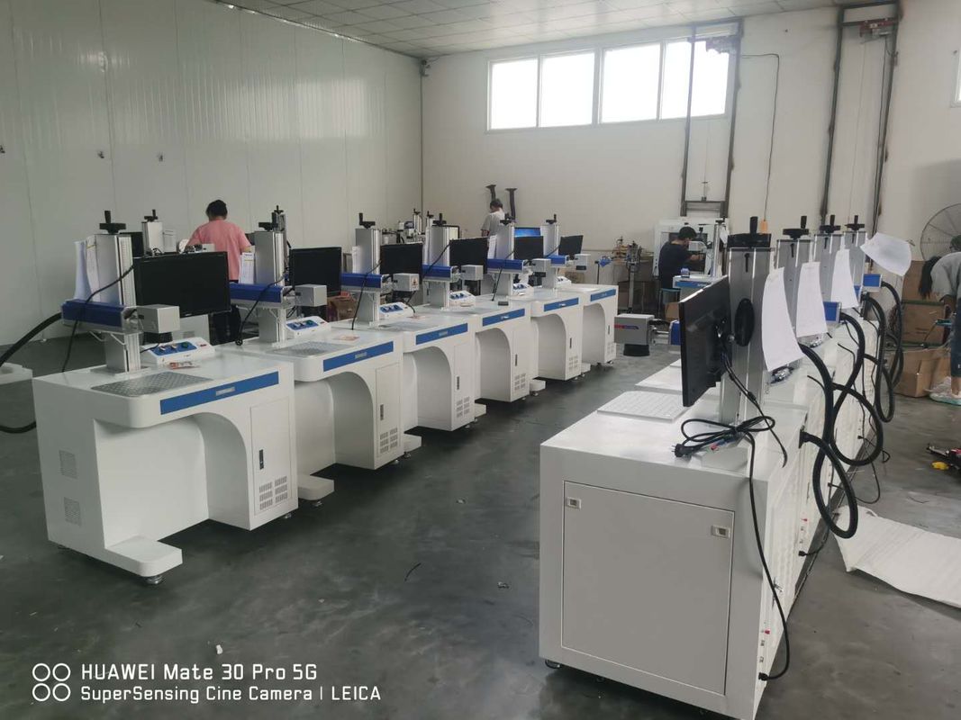 Máquinas de marcado del laser del metal 30W 60khz, máquina de la marca del laser para el plástico