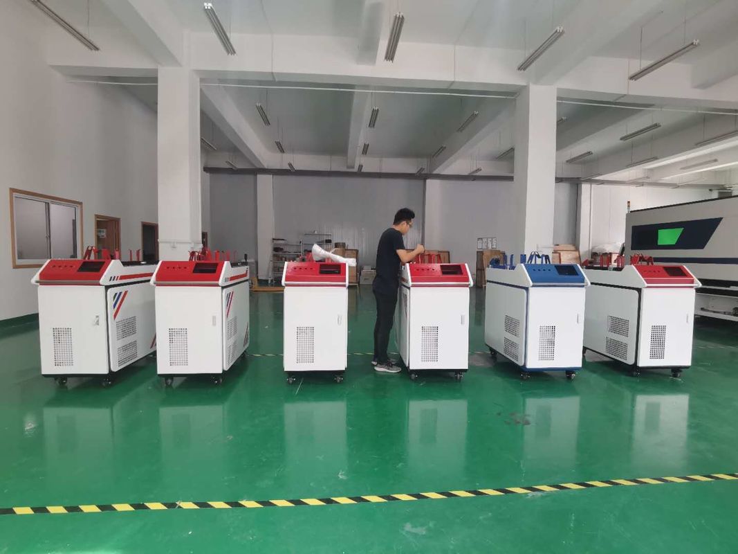 Soldadora automática de acero inoxidable del OEM 220V 2000W