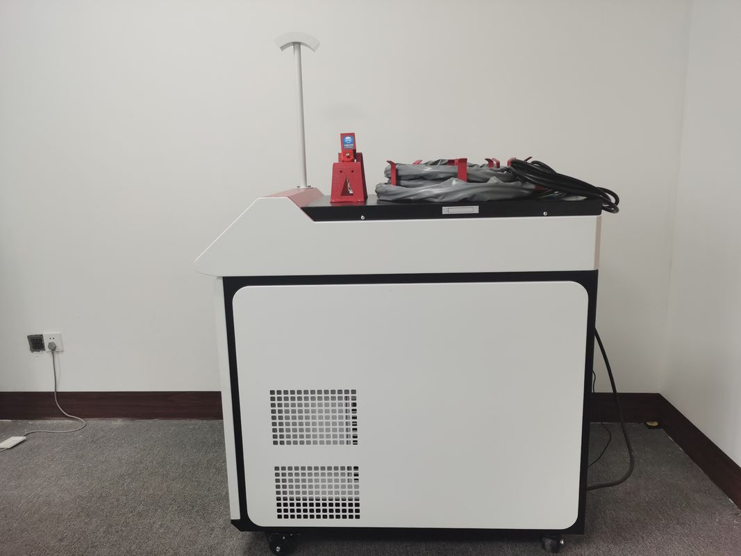 soldadura al acero inoxidable de 1080nm 1500W 3m m por la soldadora de laser de la fibra