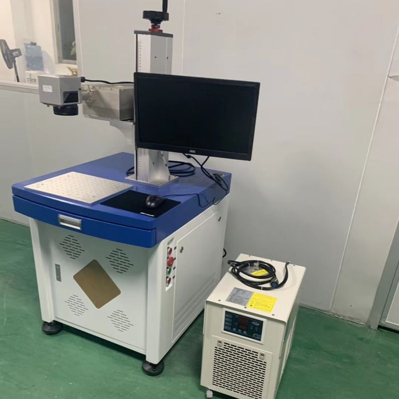 Grabador ULTRAVIOLETA 355nm del laser de 3W 5W RFH del control de EZCAD para los sellos plásticos de la seguridad