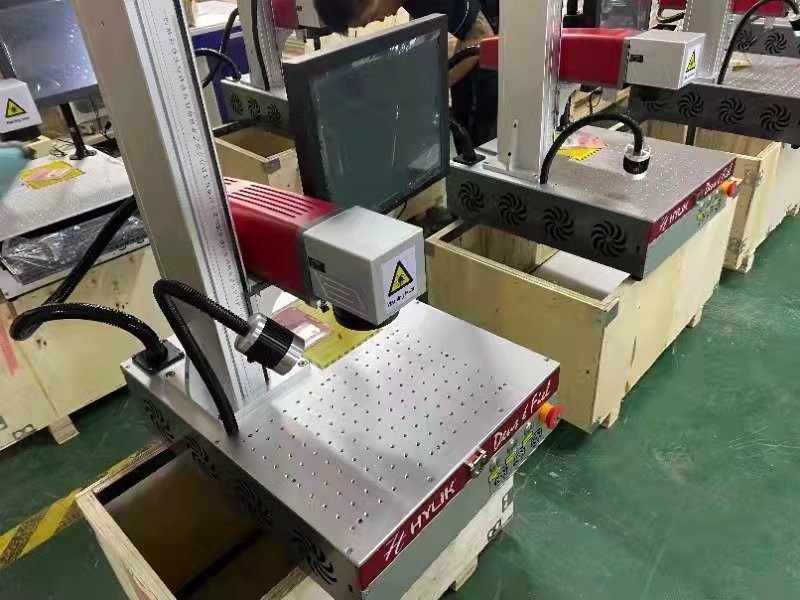 La marca del laser de Maxphotonics Raycus trabaja a máquina la tarjeta 20W de Ezcad con el sistema informático